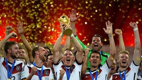 特拉普动情告别效力十年的法兰克福:一日为鹰,一生为鹰