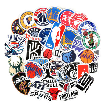 准备迎接中澳之战，国足更衣室已布置完毕.