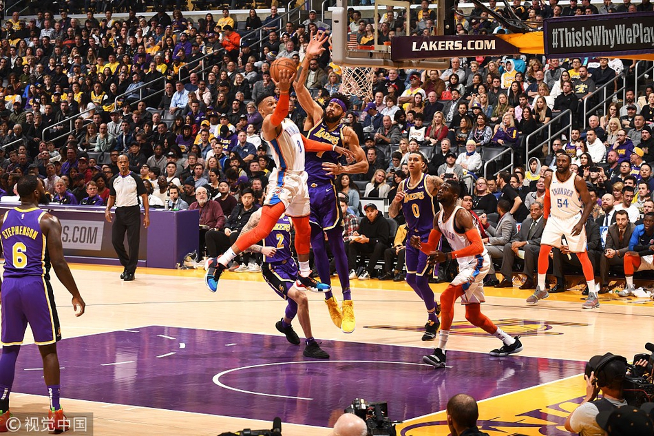 当他在场时 当他在场时